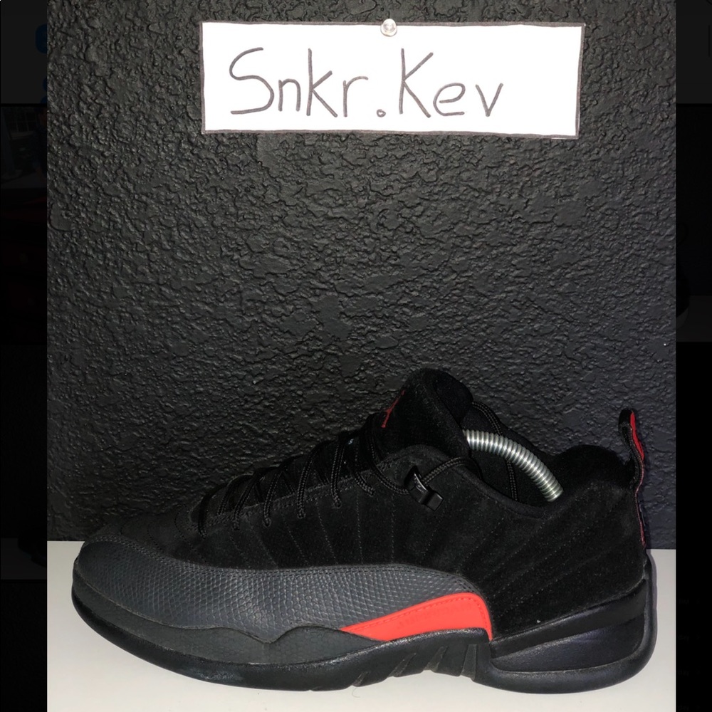 Jordan 12 “Max Orange”